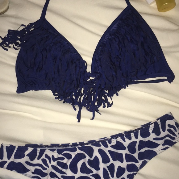Blue giraffe bikini with blue fringe - Picture 3 of 7